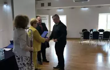 Dzień Sołtysa w gminie Łoch&oacute;w. Wręczanie upomink&oacute;w i dyplom&oacute;w sołtysom