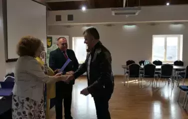Dzień Sołtysa w gminie Łoch&oacute;w. Wręczanie upomink&oacute;w i dyplom&oacute;w sołtysom