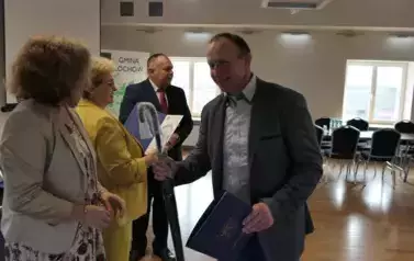 Dzień Sołtysa w gminie Łoch&oacute;w. Wręczanie upomink&oacute;w i dyplom&oacute;w sołtysom
