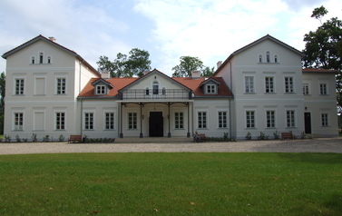 widok na pałac w Łochowie 