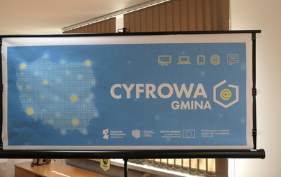 Zdjęcie do 49 laptop&oacute;w przekazanych do szk&oacute;ł gminnych