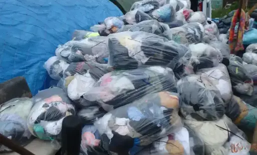 Odpady tekstylne w przezroczystych workach. Od stycznia 2026 gmina Łochów wprowadza dodatkowo przezroczysty worek na odpady tekstylne.nowe worki będą odbierane spod posesji zgodnie z harmonogramem. 